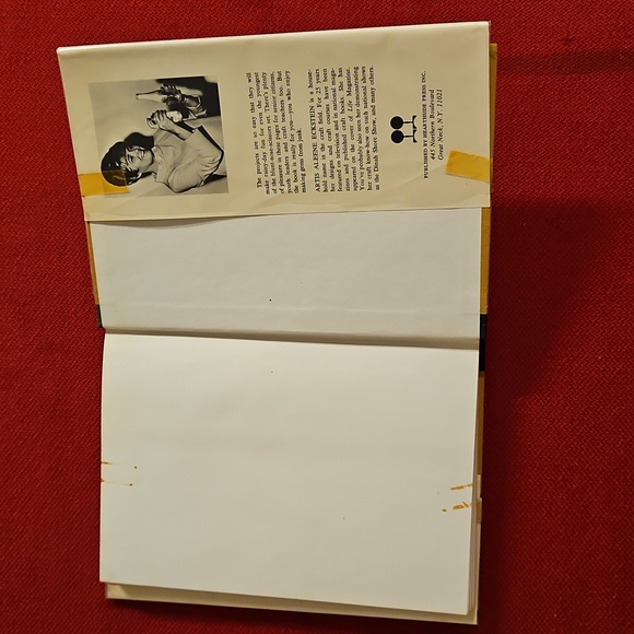 'How to make treasures from trash" 1972 Vintage crafting how to book with Pics - Picture 5 of 7